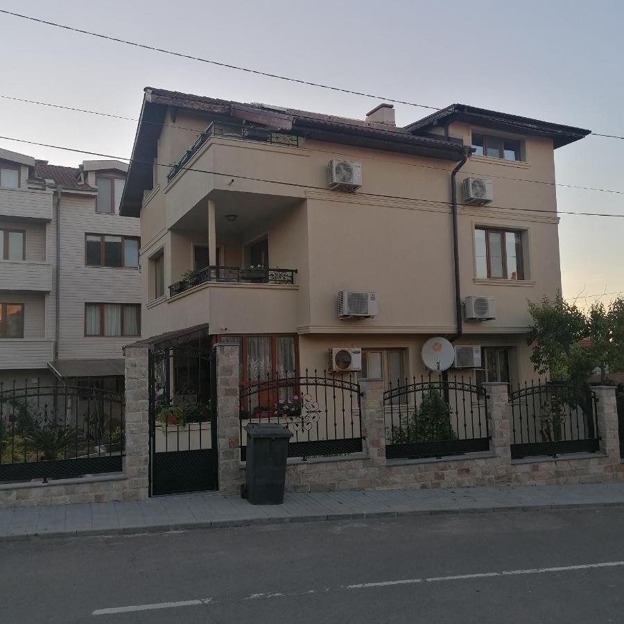 Apartments Dona Chernomorets Bagian luar foto