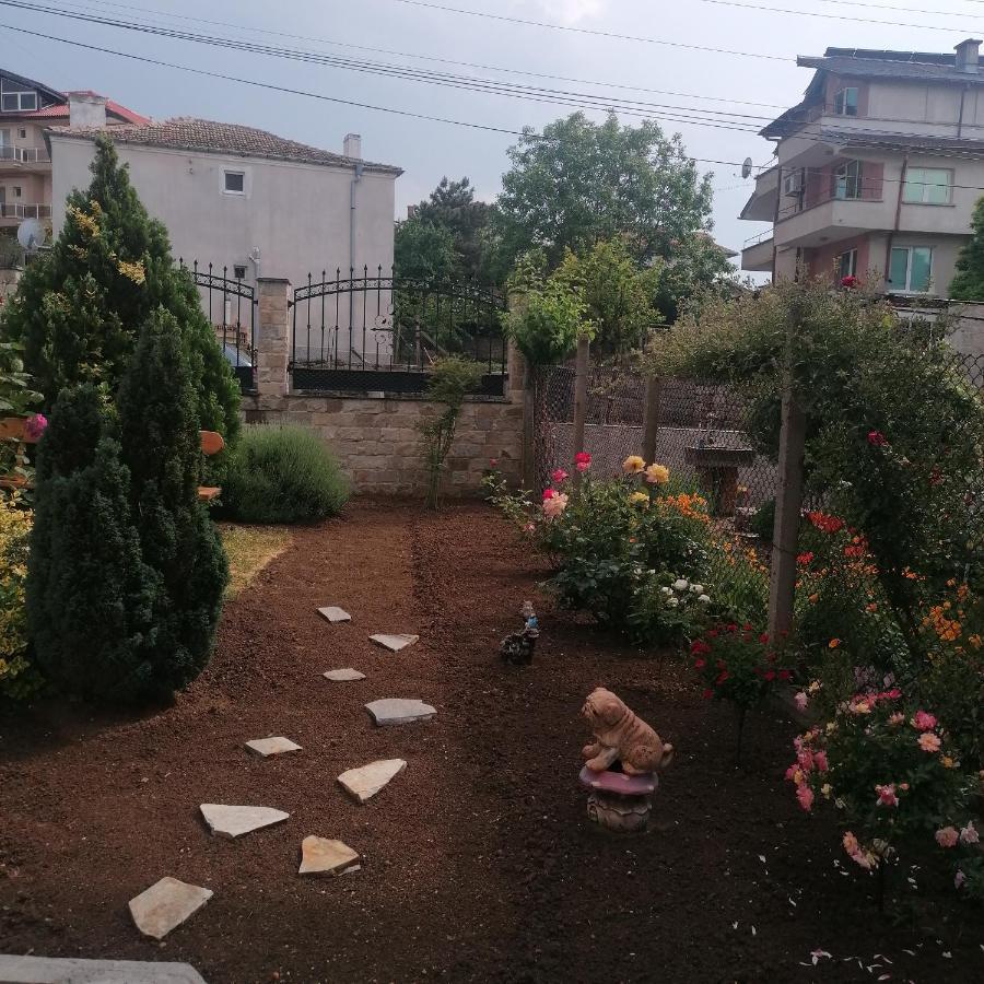 Apartments Dona Chernomorets Bagian luar foto