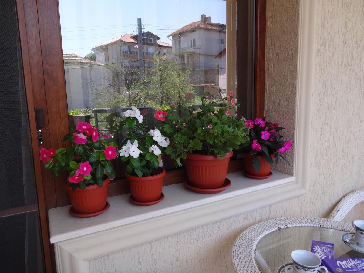 Apartments Dona Chernomorets Bagian luar foto